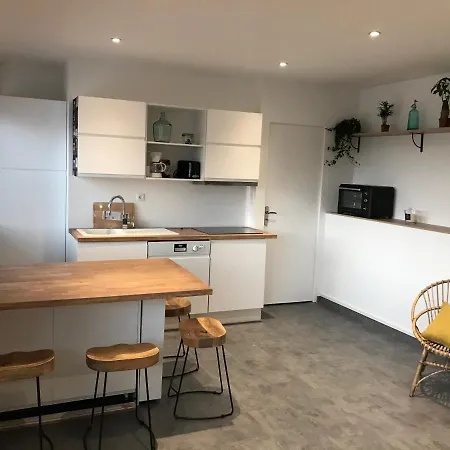« L'escale Du Port » 400m De La Plage, 50m Du Centre Apartment