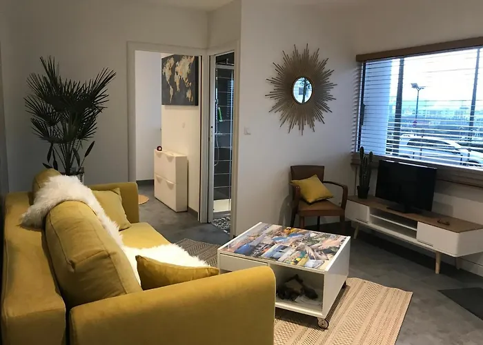 « L'escale Du Port » 400m De La Plage, 50m Du Centre *